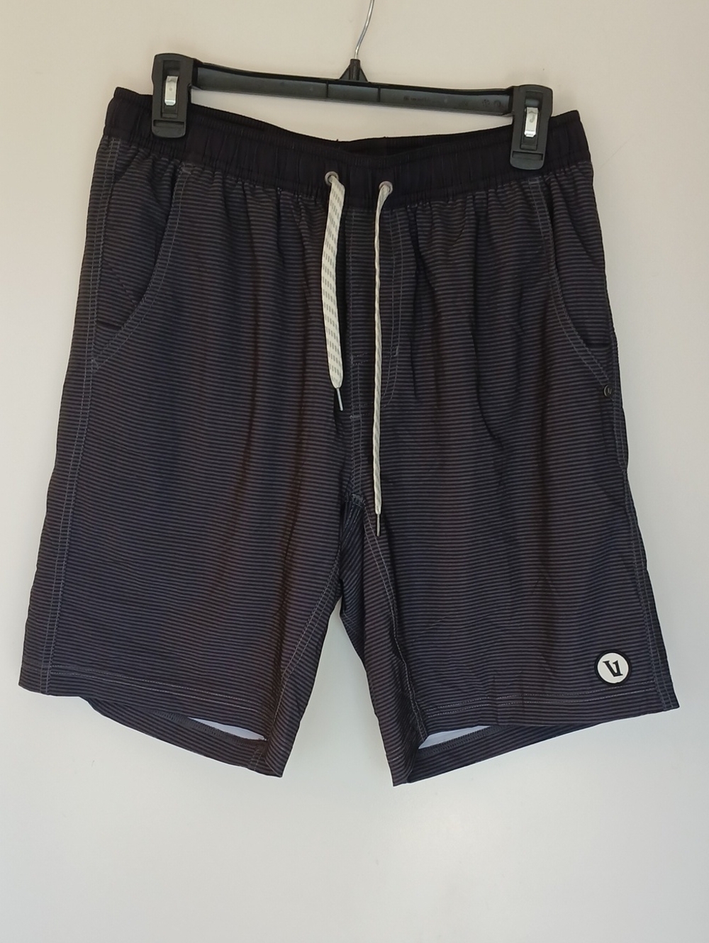 NWT Vuori Men’s Core Athletic Shorts Drawstring Lined Black Gray Stripe Medium
